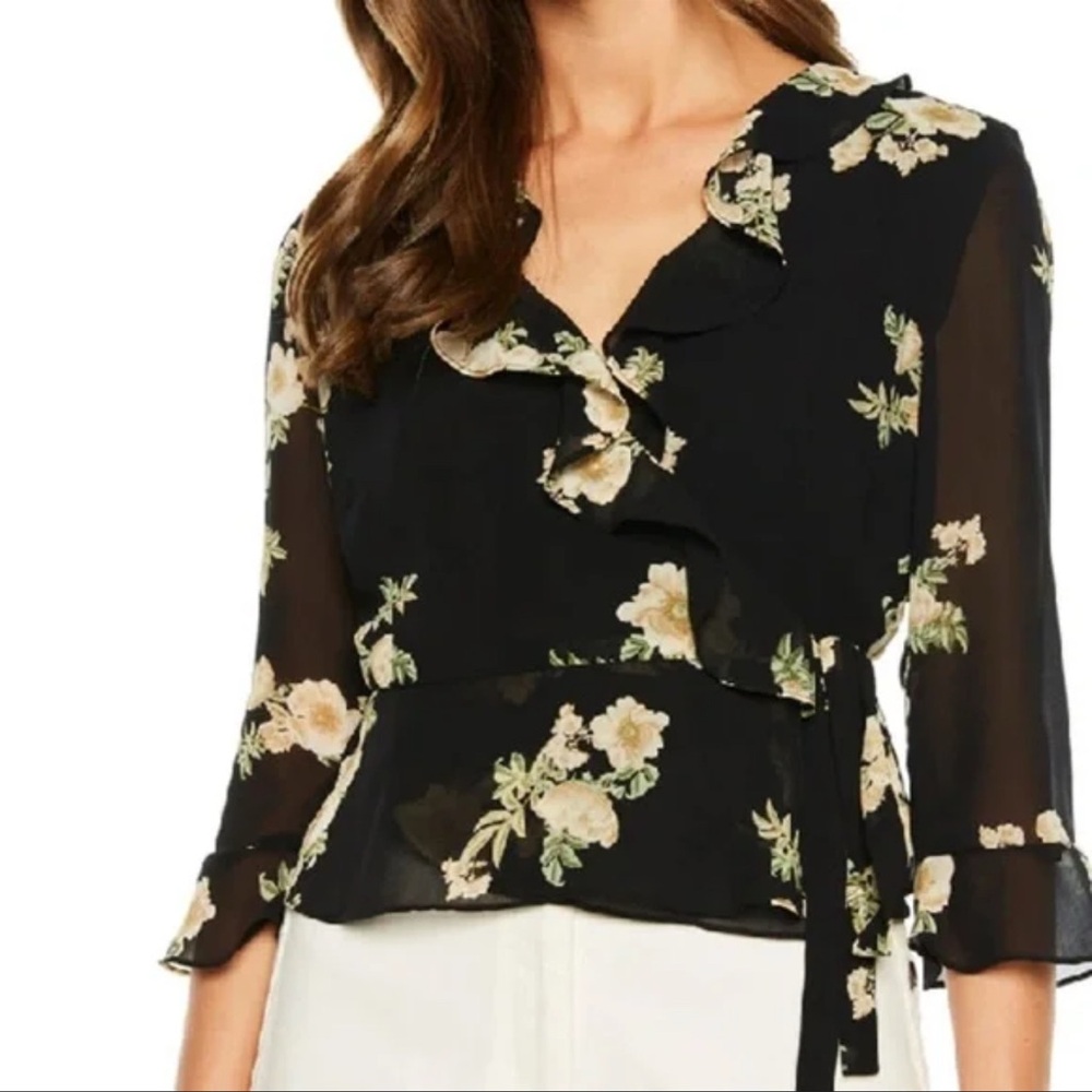 Forever 21 | Cream Flutter Sleeve Blouse | Sz M